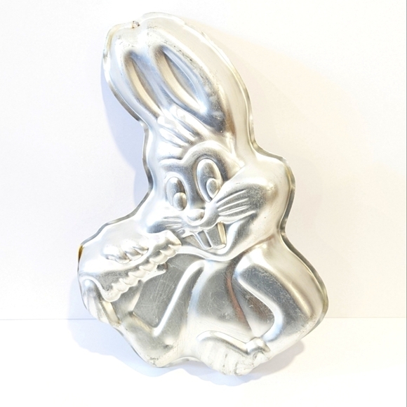 Wilton Other - VINTAGE Wilton Bugs Bunny cake pan 502-7598